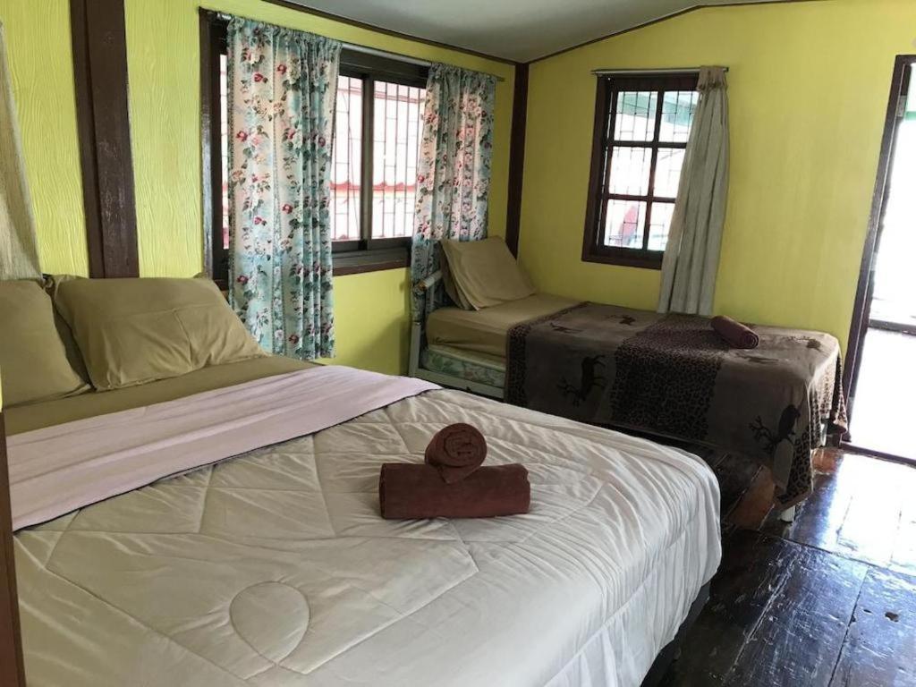 Rimtalay Resort Koh Si Chang Bagian luar foto